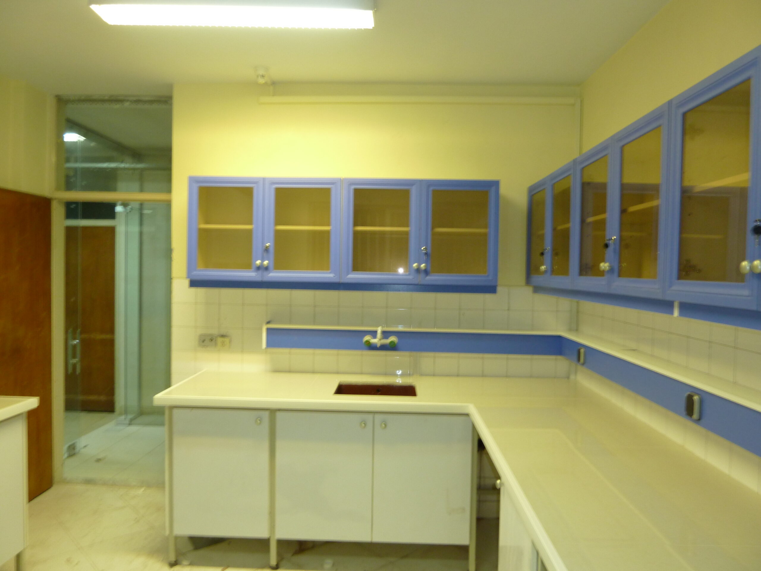 سکوی کنار آزمايشگاهي (میز یک طرفه) :