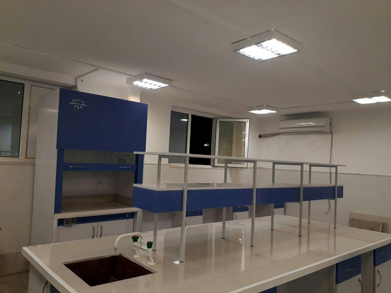 ميز وسط آزمايشگاهي (سكوي دو طرفه)