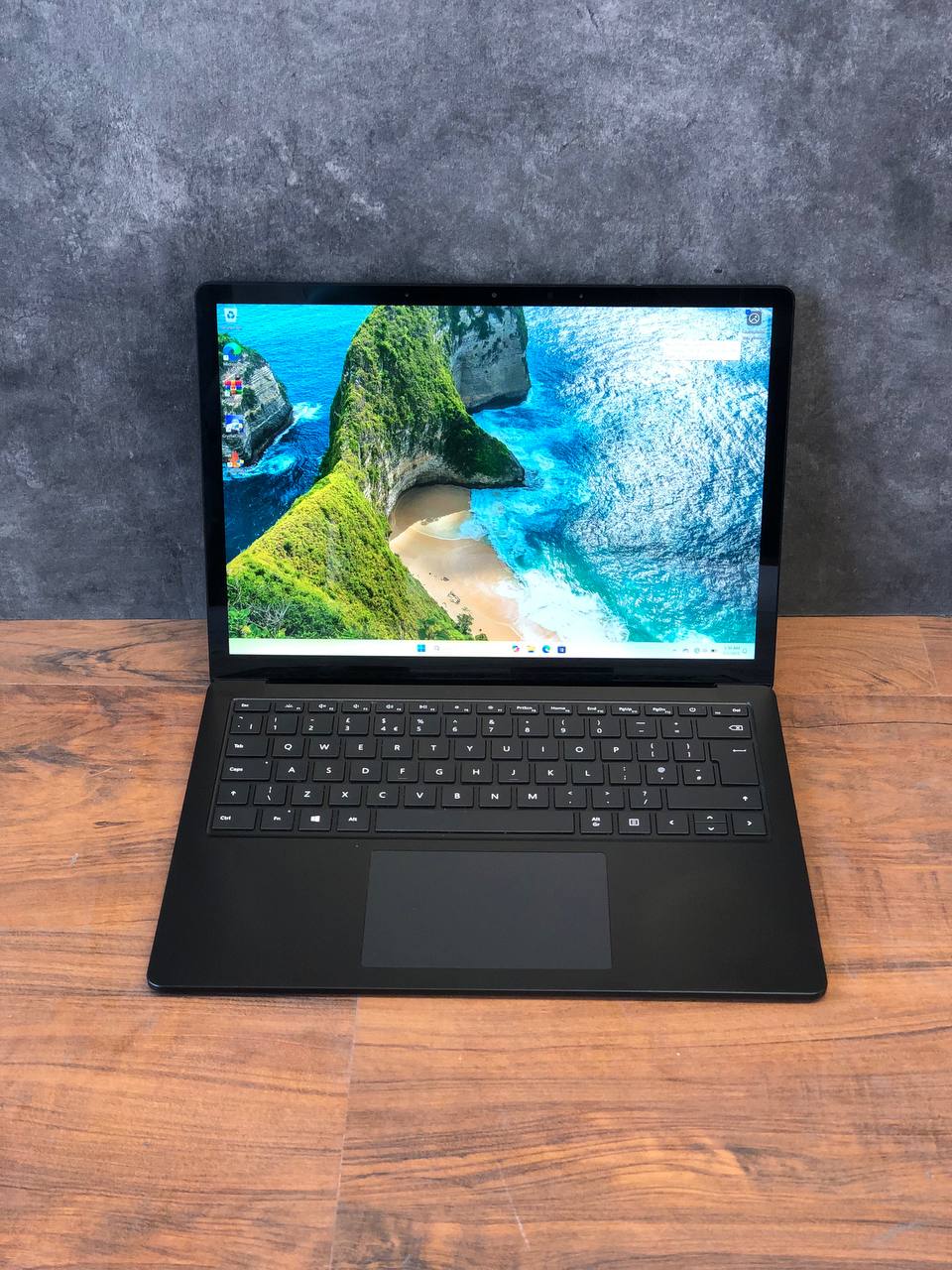 مایکروسافت سرفیس لپ تاپ 5Microsoft Surface Laptop 5