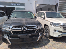 سلام فروش خودرو تویوتا لندکروز بدون خط و خش vxr